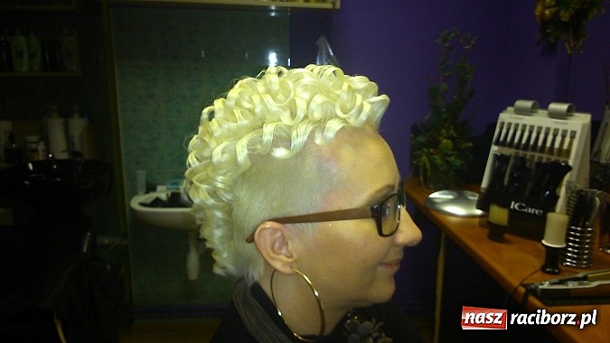 Zdjęcie w galerii na portalu naszraciborz.pl: Sylwestrowe szaleństwo na głowie z Salonem FIONA wiadomości z regionu