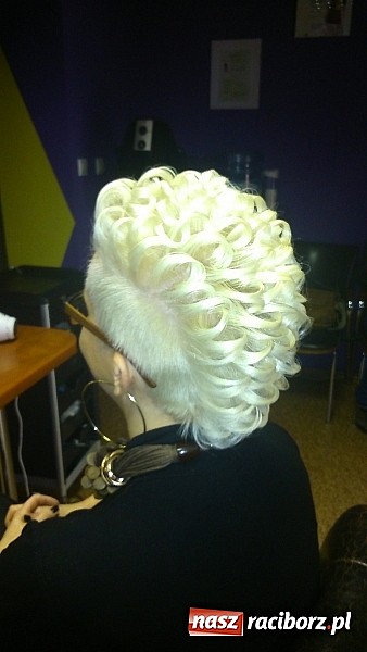 Zdjęcie w galerii na portalu naszraciborz.pl: Sylwestrowe szaleństwo na głowie z Salonem FIONA wiadomości z regionu