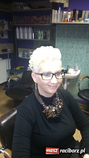 Zdjęcie w galerii na portalu naszraciborz.pl: Sylwestrowe szaleństwo na głowie z Salonem FIONA wiadomości z regionu