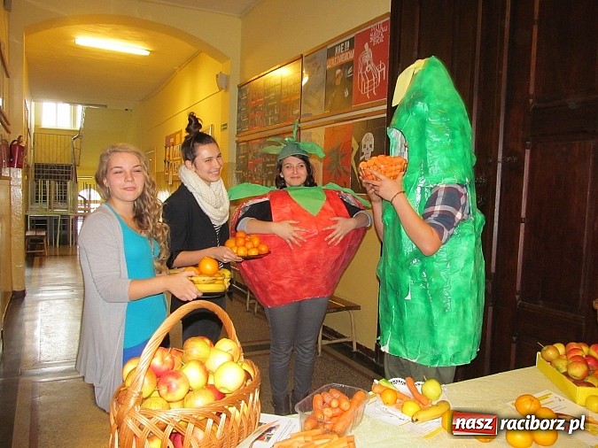 Zdjęcie w galerii na portalu naszraciborz.pl: Gimnazjum Nr 5 dołącza do szkół ze smakiem wiadomości z regionu