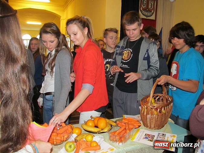 Zdjęcie w galerii na portalu naszraciborz.pl: Gimnazjum Nr 5 dołącza do szkół ze smakiem wiadomości z regionu