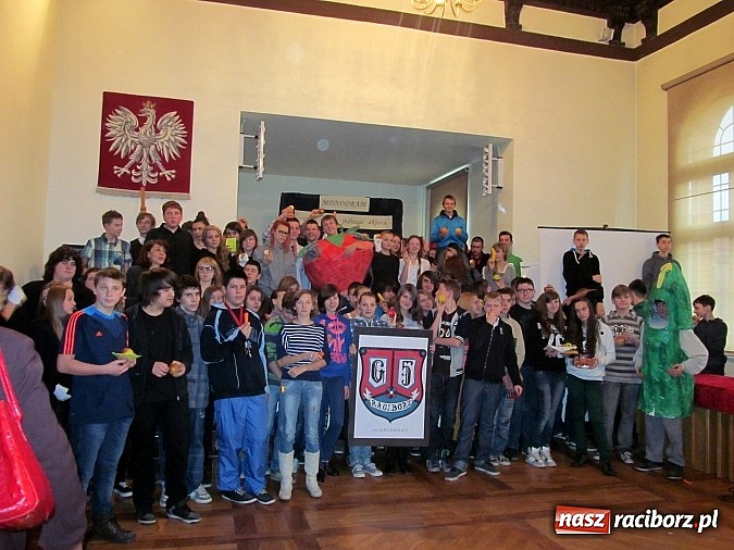 Zdjęcie w galerii na portalu naszraciborz.pl: Gimnazjum Nr 5 dołącza do szkół ze smakiem wiadomości z regionu