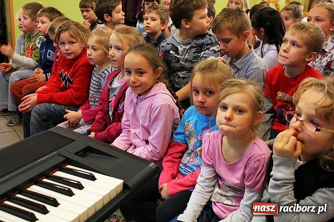 Zdjęcie w galerii na portalu naszraciborz.pl: Kolędy i pastorałki w ZSP w Wojnowicach wiadomości z regionu