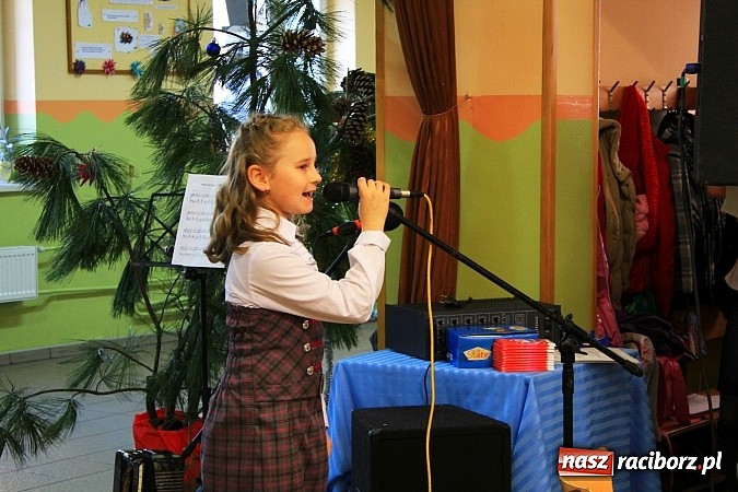 Zdjęcie w galerii na portalu naszraciborz.pl: Kolędy i pastorałki w ZSP w Wojnowicach wiadomości z regionu