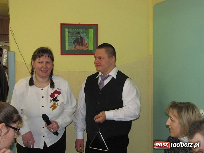 Zdjęcie w galerii na portalu naszraciborz.pl: Uczestnicy WTZ na spotkaniu opłatkowym wiadomości z regionu