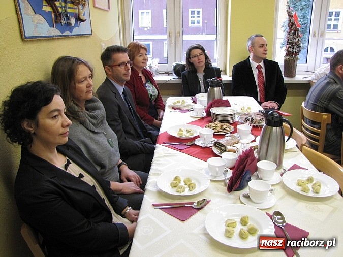 Zdjęcie w galerii na portalu naszraciborz.pl: Uczestnicy WTZ na spotkaniu opłatkowym wiadomości z regionu