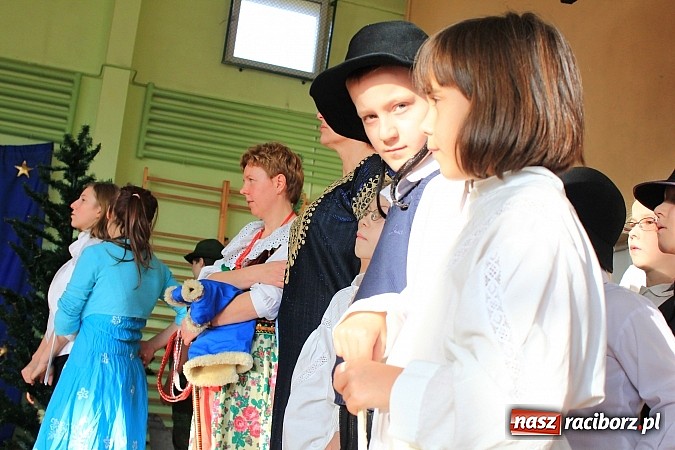 Zdjęcie w galerii na portalu naszraciborz.pl: Radosne i wzruszające jasełka w ZSS wiadomości z regionu