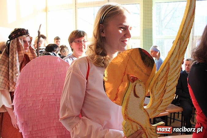 Zdjęcie w galerii na portalu naszraciborz.pl: Radosne i wzruszające jasełka w ZSS wiadomości z regionu