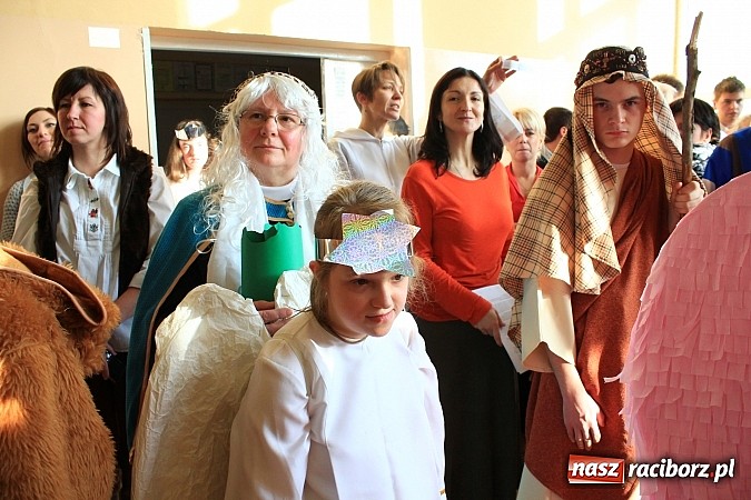 Zdjęcie w galerii na portalu naszraciborz.pl: Radosne i wzruszające jasełka w ZSS wiadomości z regionu