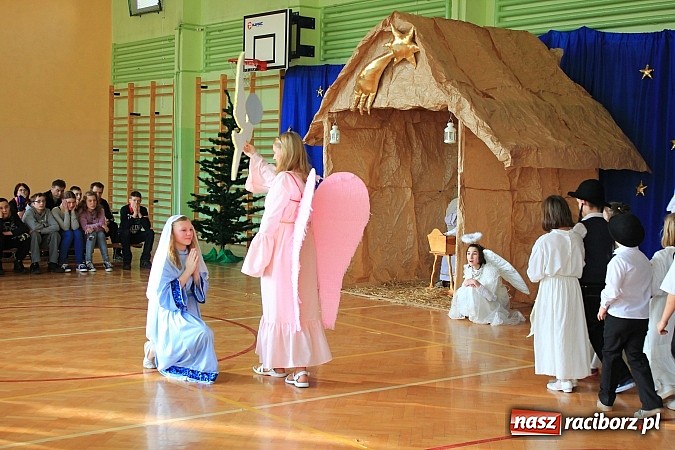 Zdjęcie w galerii na portalu naszraciborz.pl: Radosne i wzruszające jasełka w ZSS wiadomości z regionu