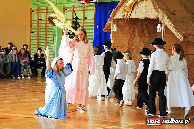 Zdjęcie w galerii na portalu naszraciborz.pl: Radosne i wzruszające jasełka w ZSS wiadomości z regionu