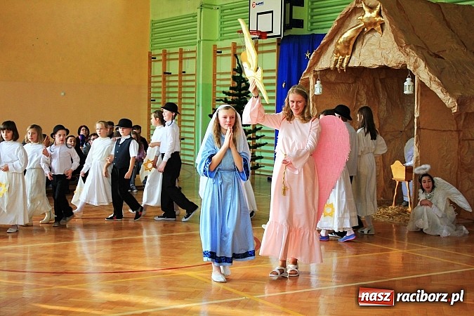 Zdjęcie w galerii na portalu naszraciborz.pl: Radosne i wzruszające jasełka w ZSS wiadomości z regionu