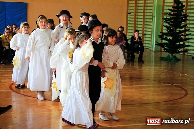 Zdjęcie w galerii na portalu naszraciborz.pl: Radosne i wzruszające jasełka w ZSS wiadomości z regionu