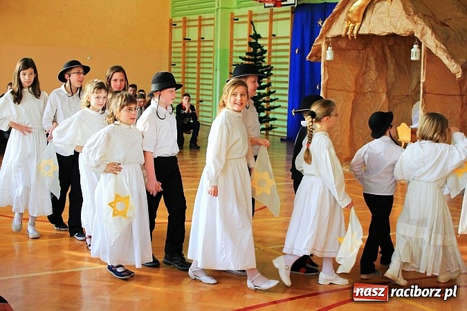 Zdjęcie w galerii na portalu naszraciborz.pl: Radosne i wzruszające jasełka w ZSS wiadomości z regionu