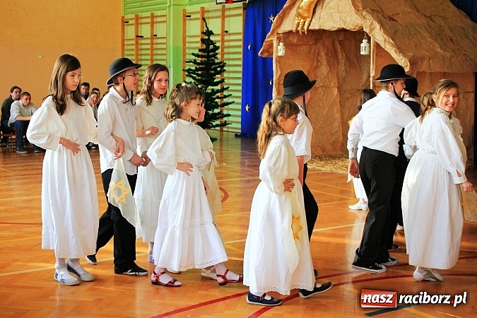 Zdjęcie w galerii na portalu naszraciborz.pl: Radosne i wzruszające jasełka w ZSS wiadomości z regionu
