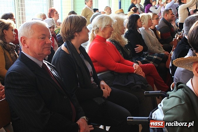Zdjęcie w galerii na portalu naszraciborz.pl: Radosne i wzruszające jasełka w ZSS wiadomości z regionu