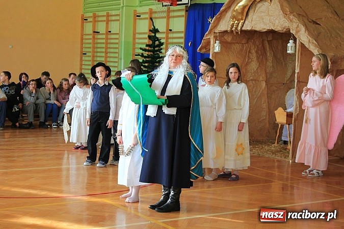 Zdjęcie w galerii na portalu naszraciborz.pl: Radosne i wzruszające jasełka w ZSS wiadomości z regionu