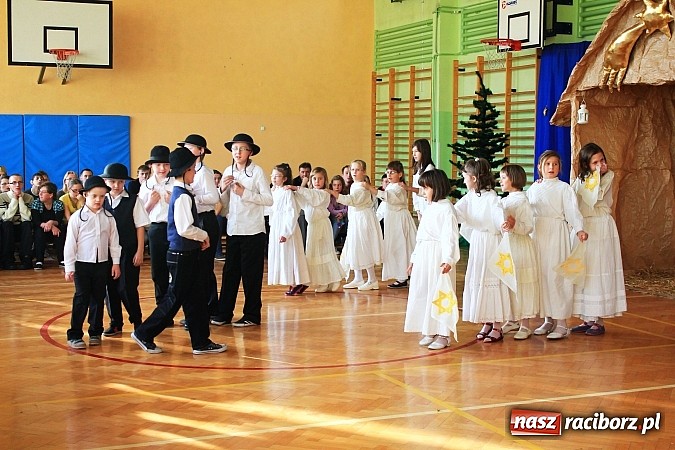 Zdjęcie w galerii na portalu naszraciborz.pl: Radosne i wzruszające jasełka w ZSS wiadomości z regionu