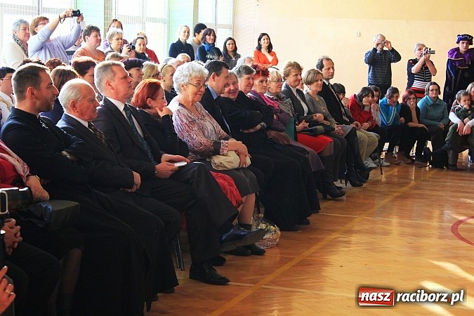 Zdjęcie w galerii na portalu naszraciborz.pl: Radosne i wzruszające jasełka w ZSS wiadomości z regionu