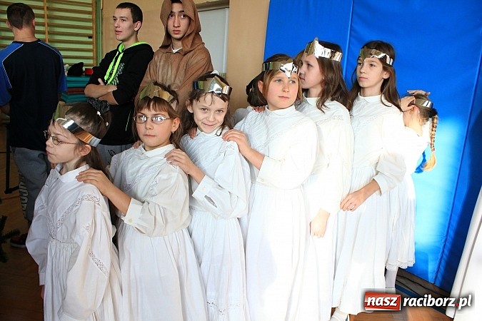 Zdjęcie w galerii na portalu naszraciborz.pl: Radosne i wzruszające jasełka w ZSS wiadomości z regionu