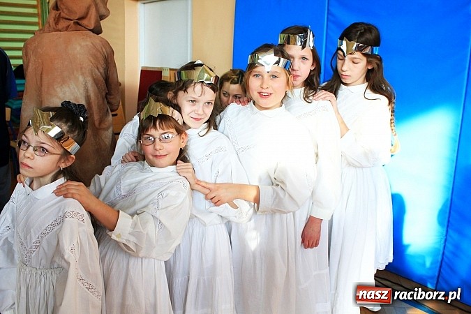 Zdjęcie w galerii na portalu naszraciborz.pl: Radosne i wzruszające jasełka w ZSS wiadomości z regionu