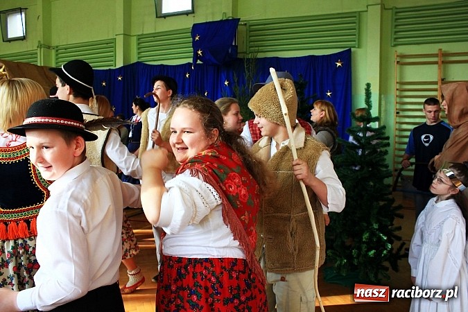 Zdjęcie w galerii na portalu naszraciborz.pl: Radosne i wzruszające jasełka w ZSS wiadomości z regionu