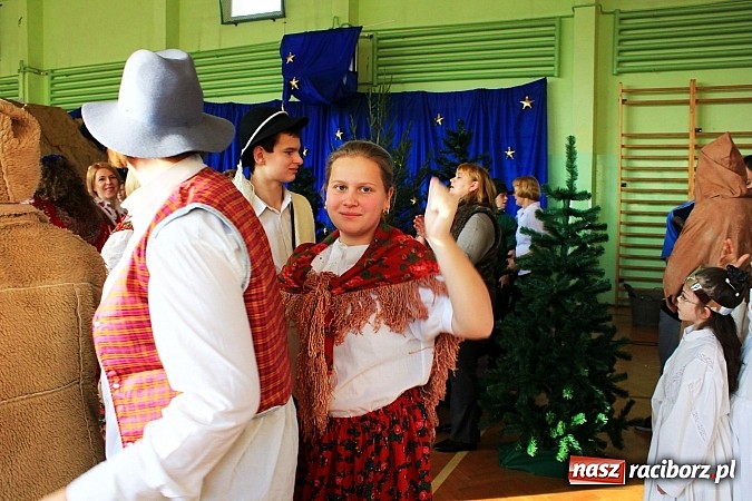 Zdjęcie w galerii na portalu naszraciborz.pl: Radosne i wzruszające jasełka w ZSS wiadomości z regionu