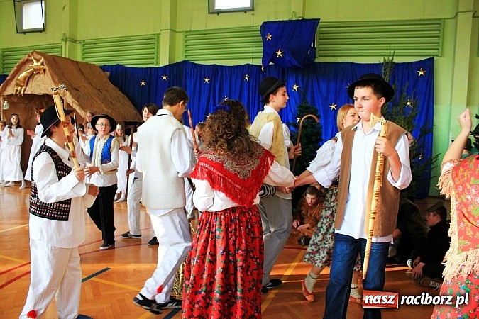 Zdjęcie w galerii na portalu naszraciborz.pl: Radosne i wzruszające jasełka w ZSS wiadomości z regionu