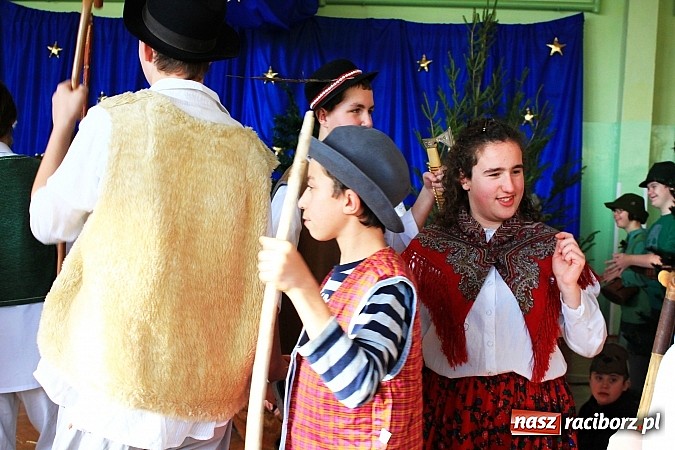 Zdjęcie w galerii na portalu naszraciborz.pl: Radosne i wzruszające jasełka w ZSS wiadomości z regionu