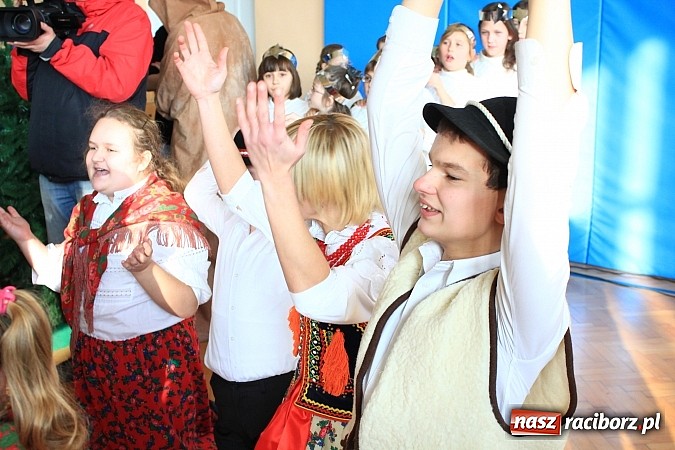 Zdjęcie w galerii na portalu naszraciborz.pl: Radosne i wzruszające jasełka w ZSS wiadomości z regionu