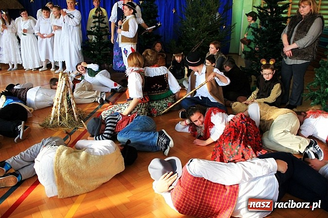 Zdjęcie w galerii na portalu naszraciborz.pl: Radosne i wzruszające jasełka w ZSS wiadomości z regionu