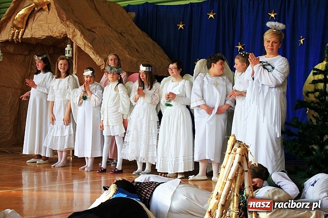 Zdjęcie w galerii na portalu naszraciborz.pl: Radosne i wzruszające jasełka w ZSS wiadomości z regionu
