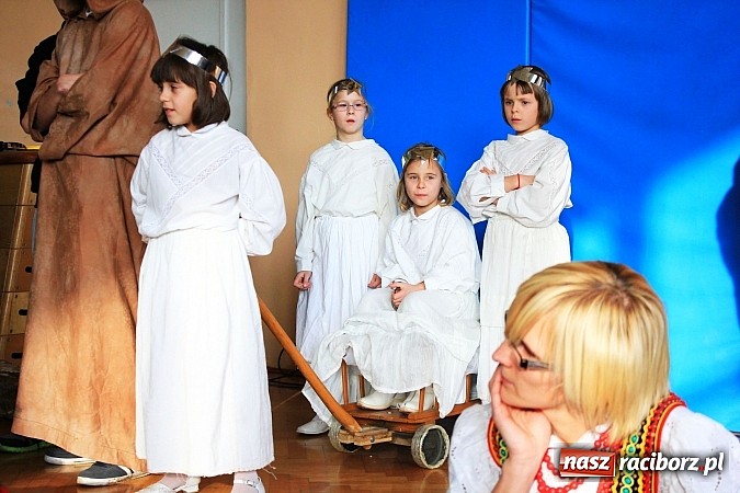 Zdjęcie w galerii na portalu naszraciborz.pl: Radosne i wzruszające jasełka w ZSS wiadomości z regionu