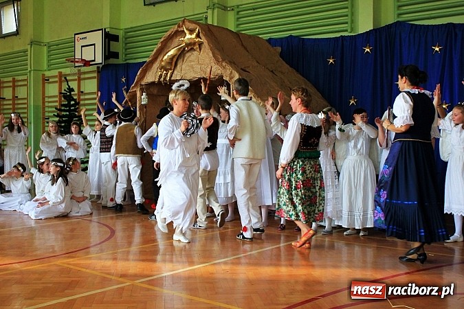 Zdjęcie w galerii na portalu naszraciborz.pl: Radosne i wzruszające jasełka w ZSS wiadomości z regionu