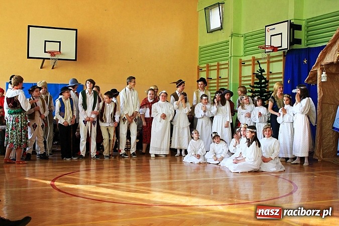 Zdjęcie w galerii na portalu naszraciborz.pl: Radosne i wzruszające jasełka w ZSS wiadomości z regionu