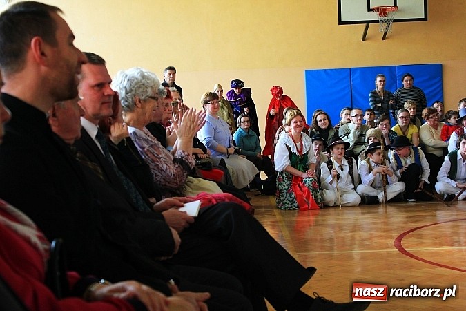 Zdjęcie w galerii na portalu naszraciborz.pl: Radosne i wzruszające jasełka w ZSS wiadomości z regionu