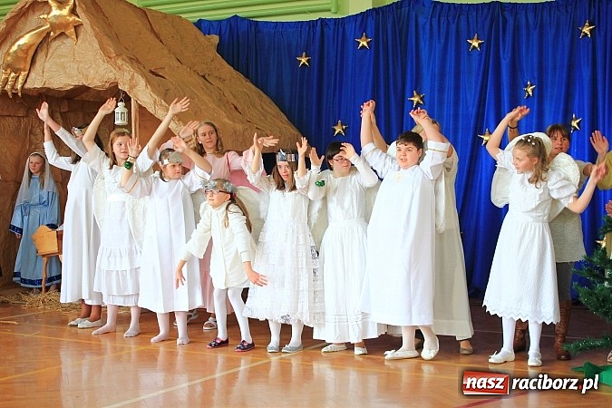 Zdjęcie w galerii na portalu naszraciborz.pl: Radosne i wzruszające jasełka w ZSS wiadomości z regionu