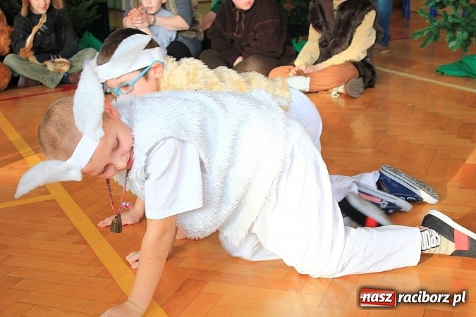 Zdjęcie w galerii na portalu naszraciborz.pl: Radosne i wzruszające jasełka w ZSS wiadomości z regionu