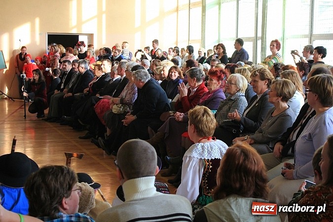 Zdjęcie w galerii na portalu naszraciborz.pl: Radosne i wzruszające jasełka w ZSS wiadomości z regionu