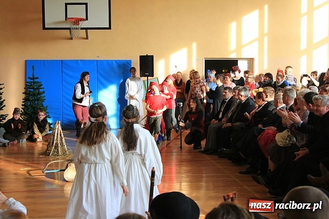 Zdjęcie w galerii na portalu naszraciborz.pl: Radosne i wzruszające jasełka w ZSS wiadomości z regionu