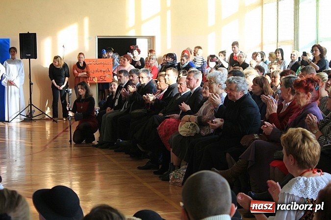 Zdjęcie w galerii na portalu naszraciborz.pl: Radosne i wzruszające jasełka w ZSS wiadomości z regionu