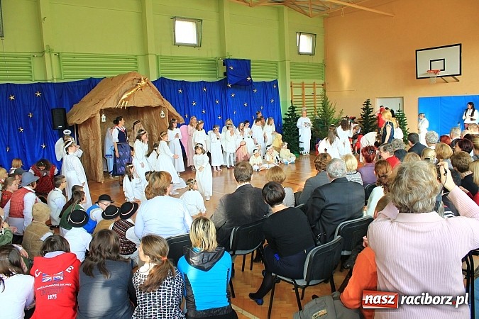 Zdjęcie w galerii na portalu naszraciborz.pl: Radosne i wzruszające jasełka w ZSS wiadomości z regionu