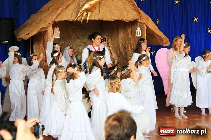 Zdjęcie w galerii na portalu naszraciborz.pl: Radosne i wzruszające jasełka w ZSS wiadomości z regionu