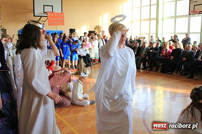 Zdjęcie w galerii na portalu naszraciborz.pl: Radosne i wzruszające jasełka w ZSS wiadomości z regionu