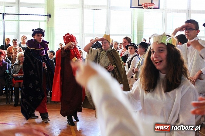Zdjęcie w galerii na portalu naszraciborz.pl: Radosne i wzruszające jasełka w ZSS wiadomości z regionu
