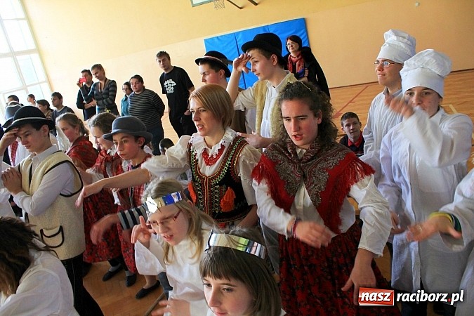 Zdjęcie w galerii na portalu naszraciborz.pl: Radosne i wzruszające jasełka w ZSS wiadomości z regionu