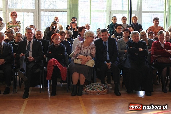 Zdjęcie w galerii na portalu naszraciborz.pl: Radosne i wzruszające jasełka w ZSS wiadomości z regionu