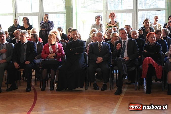 Zdjęcie w galerii na portalu naszraciborz.pl: Radosne i wzruszające jasełka w ZSS wiadomości z regionu