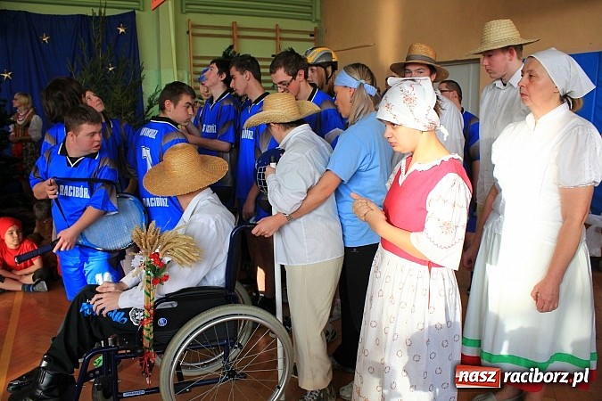 Zdjęcie w galerii na portalu naszraciborz.pl: Radosne i wzruszające jasełka w ZSS wiadomości z regionu