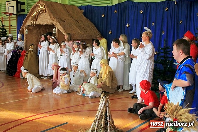Zdjęcie w galerii na portalu naszraciborz.pl: Radosne i wzruszające jasełka w ZSS wiadomości z regionu